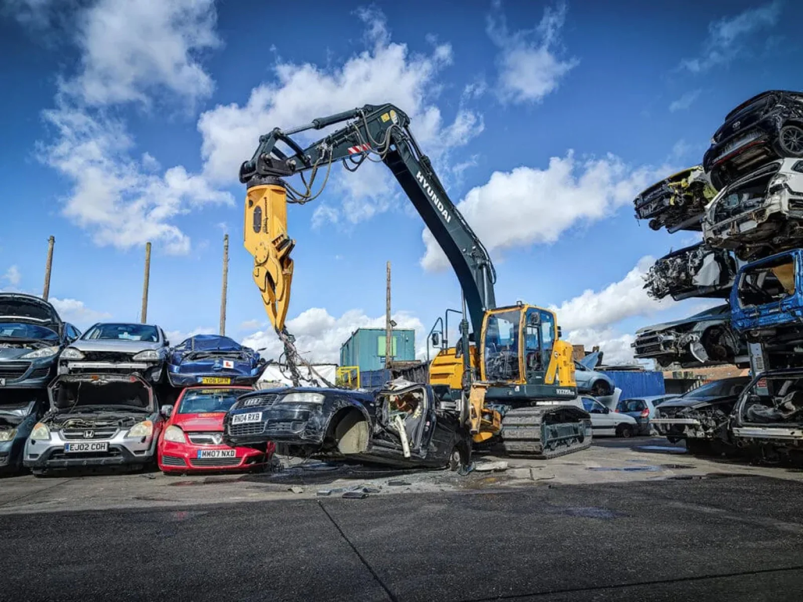 Powerhand VRS car dismantler working in a vehicle recycling yard